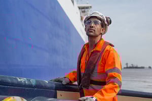 slider-shell-man-oilplatform
